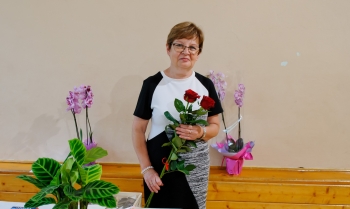 Nauczycielka z kwiatami
